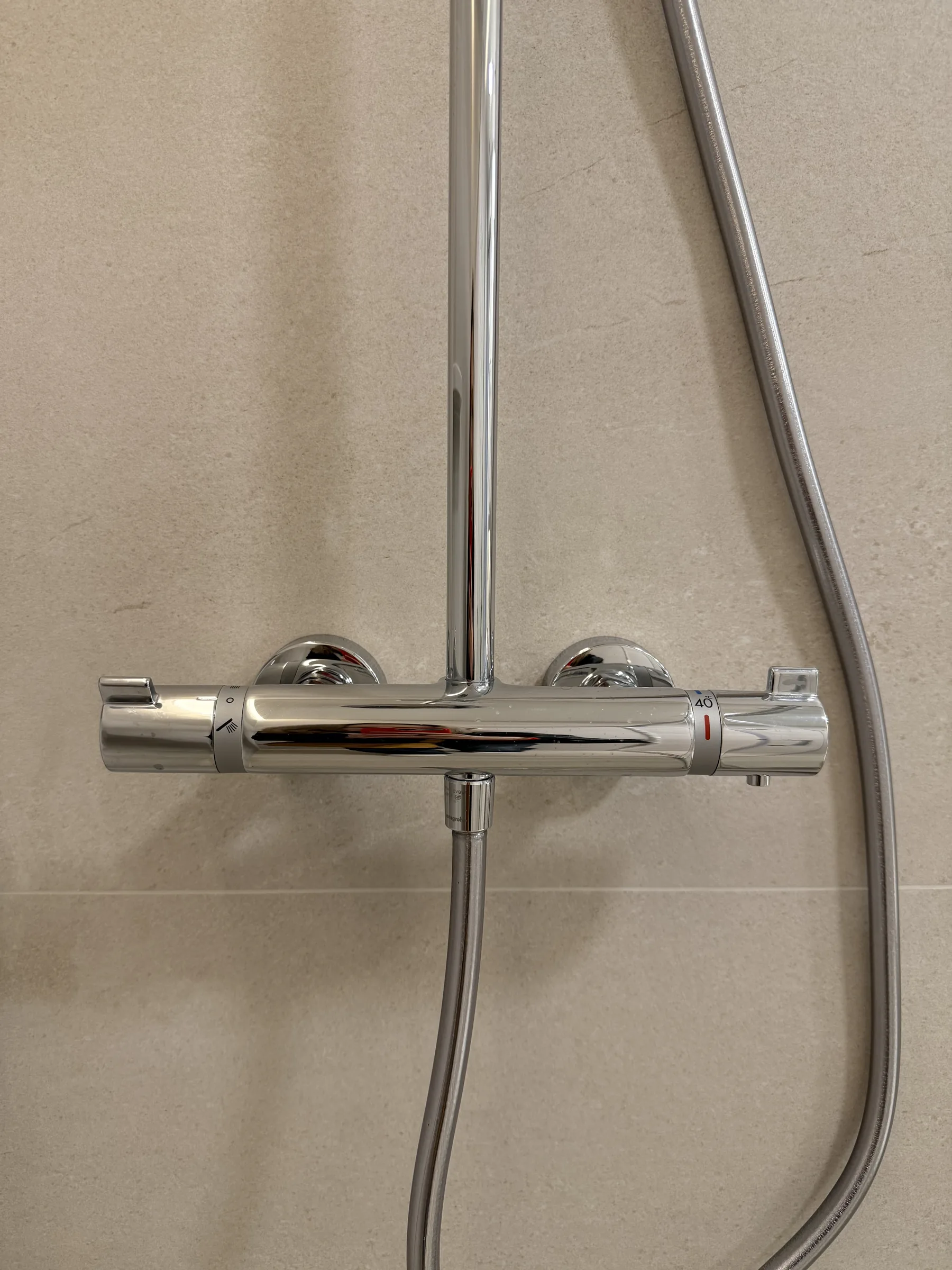 Columna de ducha con grifo termostático